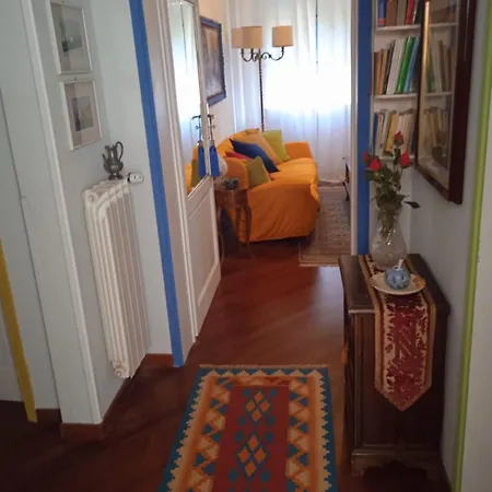 Colorful Tuscan Retreat Steps From Casole Center Апартаменты Казоле-д'Эльса