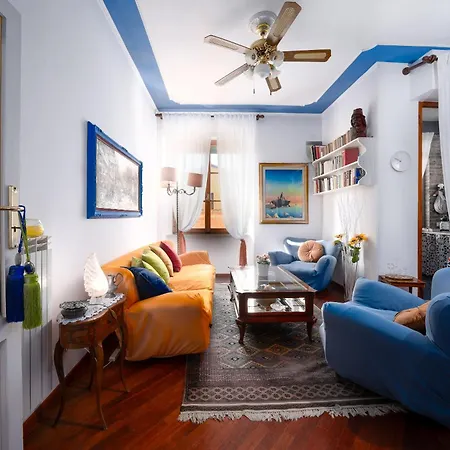 Апартаменты Colorful Tuscan Retreat Steps From Casole Center *