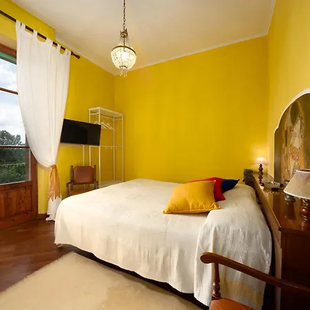 Апартаменты Colorful Tuscan Retreat Steps From Casole Center