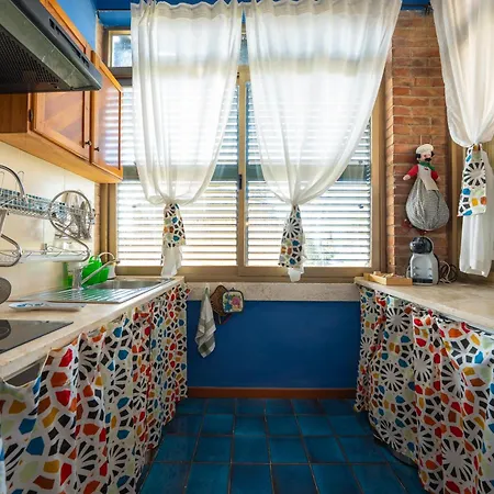 Colorful Tuscan In Casole Апартаменты *