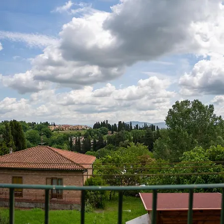 Апартаменты Colorful Tuscan Retreat Steps From Casole Center *