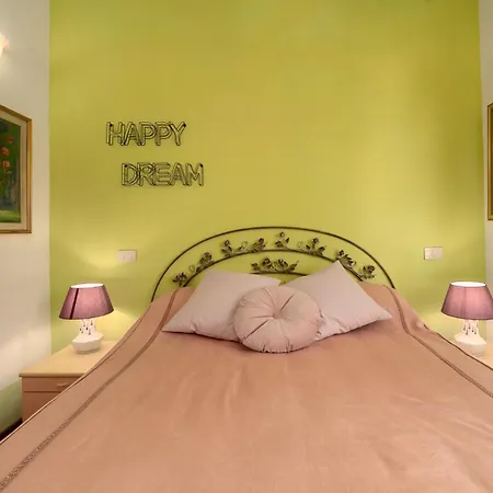 Апартаменты Colorful Tuscan Retreat Steps From Casole Center