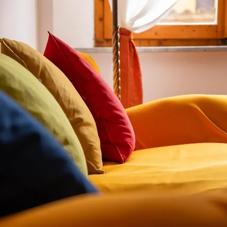 Colorful Tuscan Retreat Steps From Casole Center Апартаменты Казоле-д'Эльса
