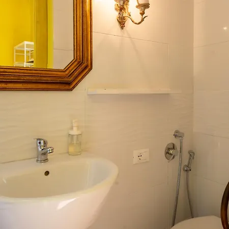 Апартаменты Colorful Tuscan Retreat Steps From Casole Center